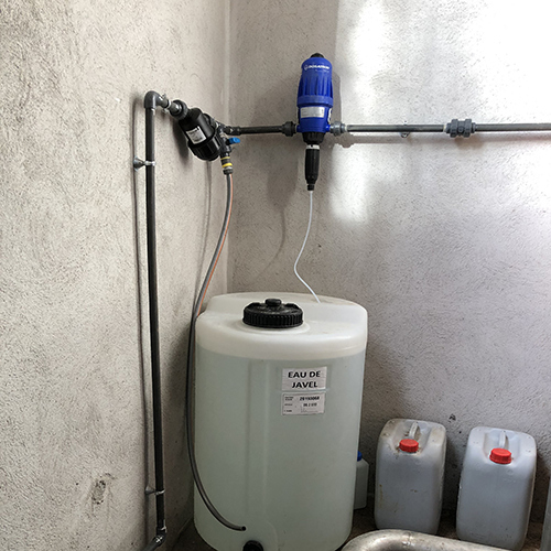 Dosatron non-electric dosing pump used in Brivadois 6