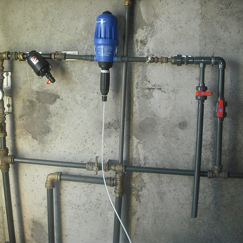 Dosatron non-electric dosing pump used in Brivadois 8
